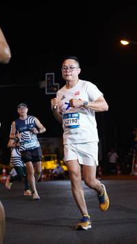 BIB: 43043, 42190
                            <button type="button" onclick="openModal(23085257)" class="btn btn-primary btn-sm float-right btn-popup" data-toggle="modal" data-target=".modal-high-quality">
                        <i class="fas fa-shopping-cart"></i> Add to Cart
                    </button>
                                            <button type="button" onclick="isThisMe(23085257, true)" class="btn btn-success btn-sm float-right btn-popup btn-isme hidden" data-toggle="tooltip" data-placement="bottom" title="นี่คือรูปของคุณใช่ไหม คลิกที่นี่เพื่อเอาเข้าอัลบั้ม">
                        <i class="fas fa-plus"></i> Add to album
                    </button>
                    <button type="button" onclick="isThisMe(23085257, false)" class="btn btn-warning btn-sm float-right btn-popup btn-isnotme hidden">
                        <i class="fas fa-ban"></i> Remove from album
                    </button>